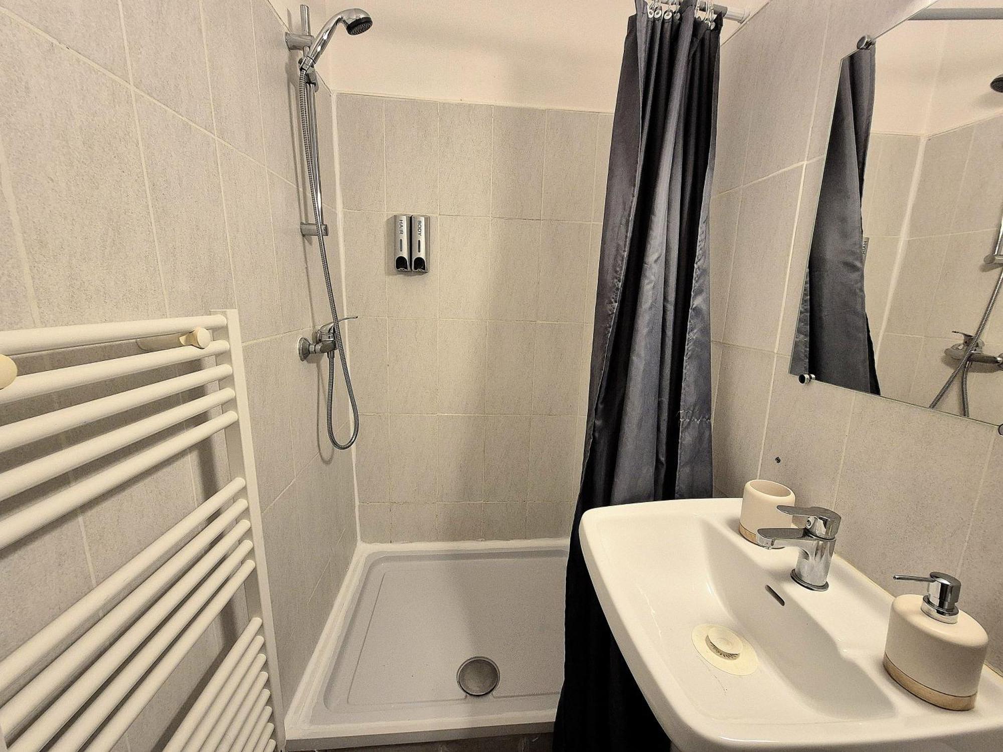 Le Cocon-T2-Proche Du Centre-Wifi Apartment Lourdes Luaran gambar
